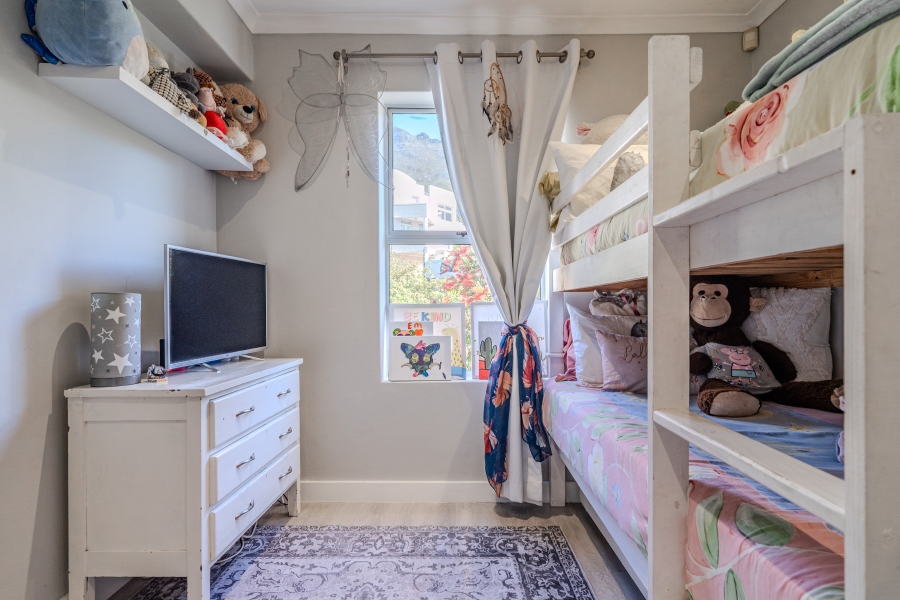 2 Bedroom Property for Sale in Vredehoek Western Cape